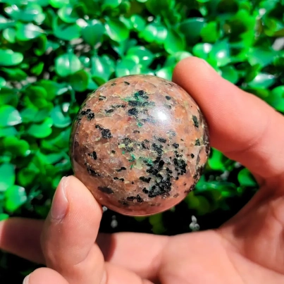 Excepcional Bola de Piedra Luna Negra con Malaquita 85 gr