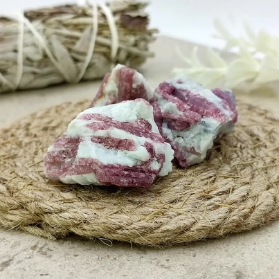 Preciosa Piedra Turmalina Rosa en Bruto (1)