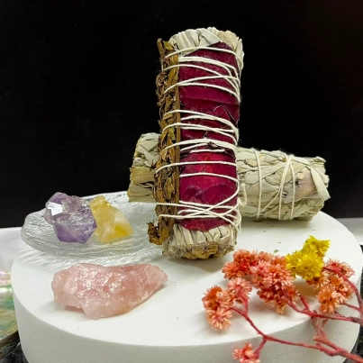 Sahumerio MOEN Atado de Salvia Blanca con Menta y Rosas (1)