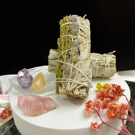 Sahumerio MOEN Atado de Salvia Blanca con Romero y Lavanda (2) Sahumerio MOEN Atado de Salvia Blanca con Romero y Lavanda (2)